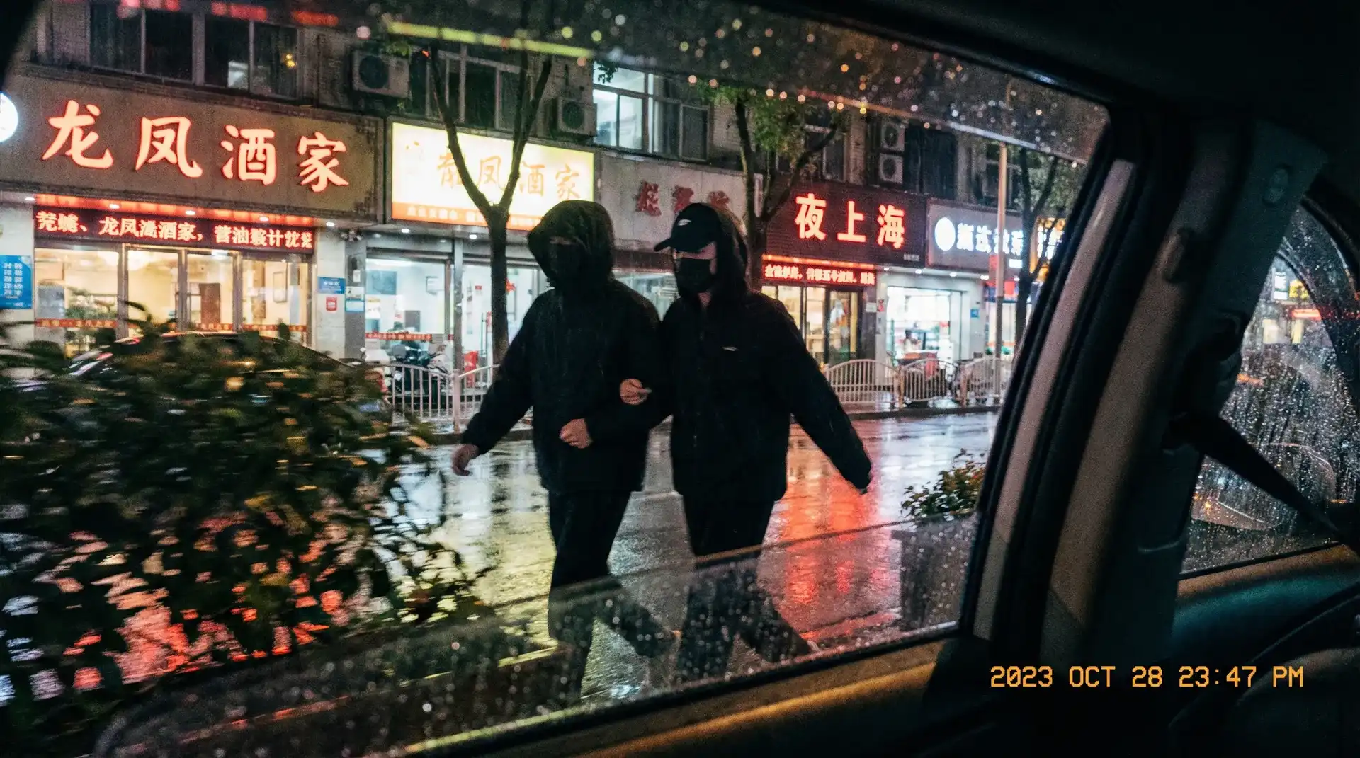 波盈体育app - 顶流明星深夜密会现场抓拍照片